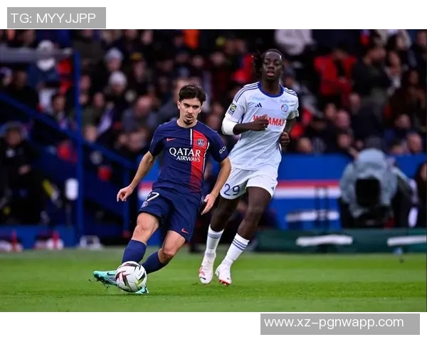 巴黎防线崩溃杜埃失误助攻莫雷拉轻松破门斯特拉斯堡逆转成功