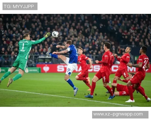 瓦尔迪禁区内展现惊人柔韧性头球攻门险些破门引发全场惊叹